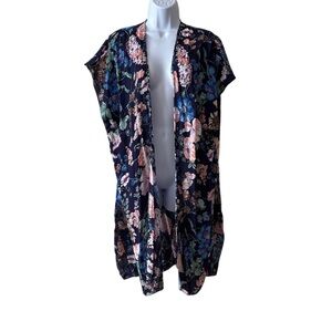 Francesca’s Collections Navy Open-Front Kimono Floral Pattern